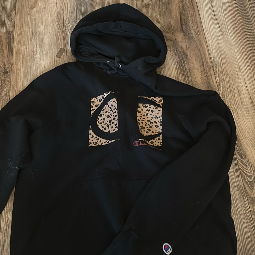 champion hoodie women’s large worn once smoke free home